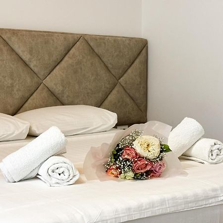 Hotel Andrea Sarandë エクステリア 写真