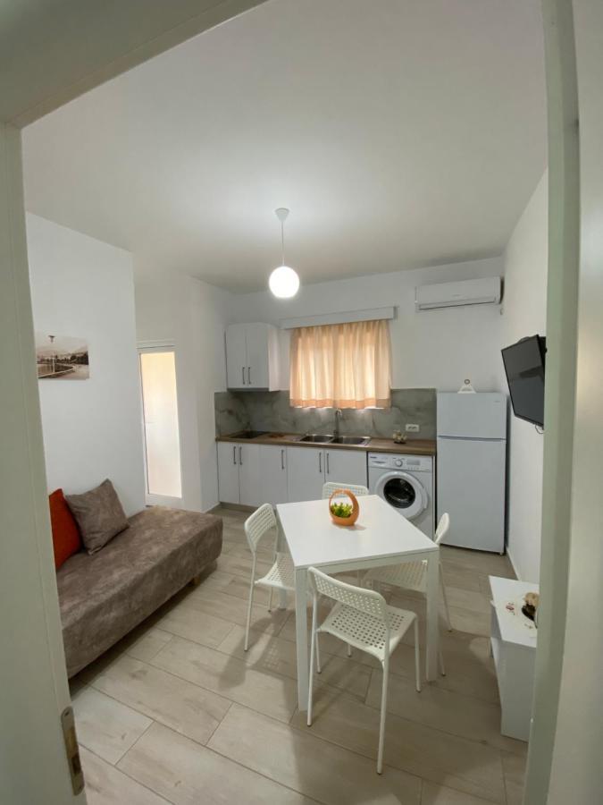 Hotel Andrea Sarandë エクステリア 写真