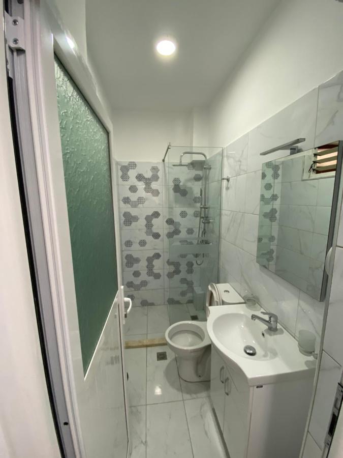 Hotel Andrea Sarandë エクステリア 写真