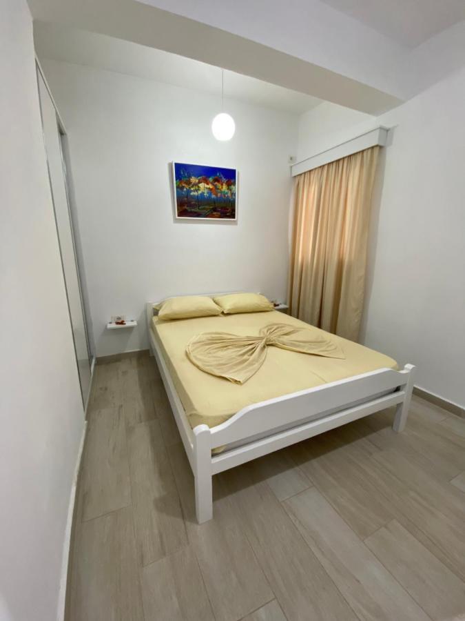 Hotel Andrea Sarandë エクステリア 写真