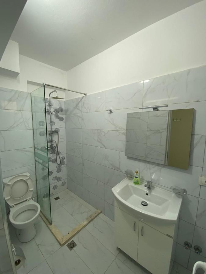 Hotel Andrea Sarandë エクステリア 写真