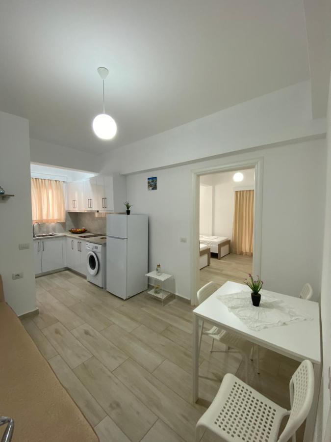 Hotel Andrea Sarandë エクステリア 写真