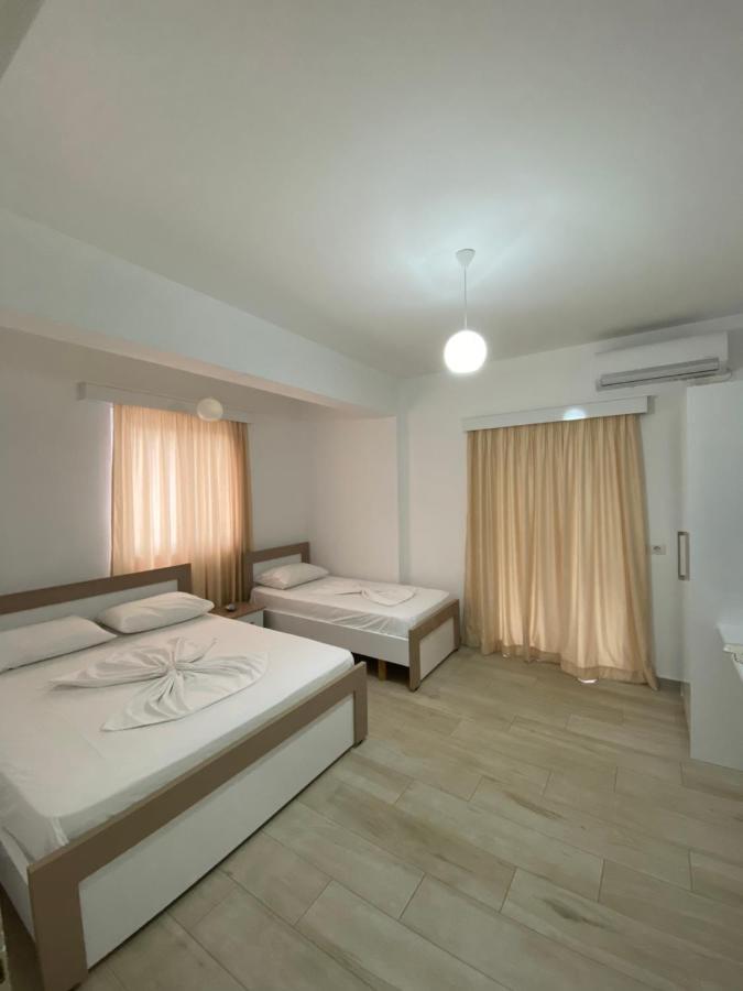 Hotel Andrea Sarandë エクステリア 写真
