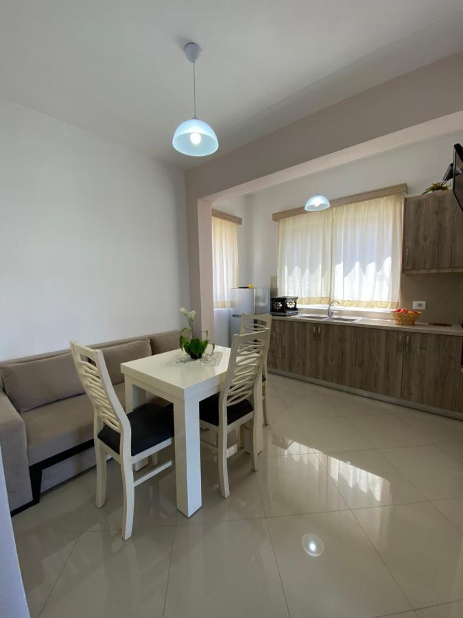 Hotel Andrea Sarandë エクステリア 写真
