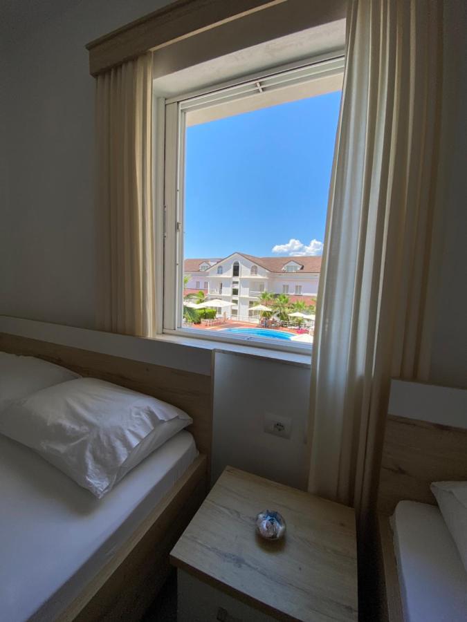 Hotel Andrea Sarandë エクステリア 写真