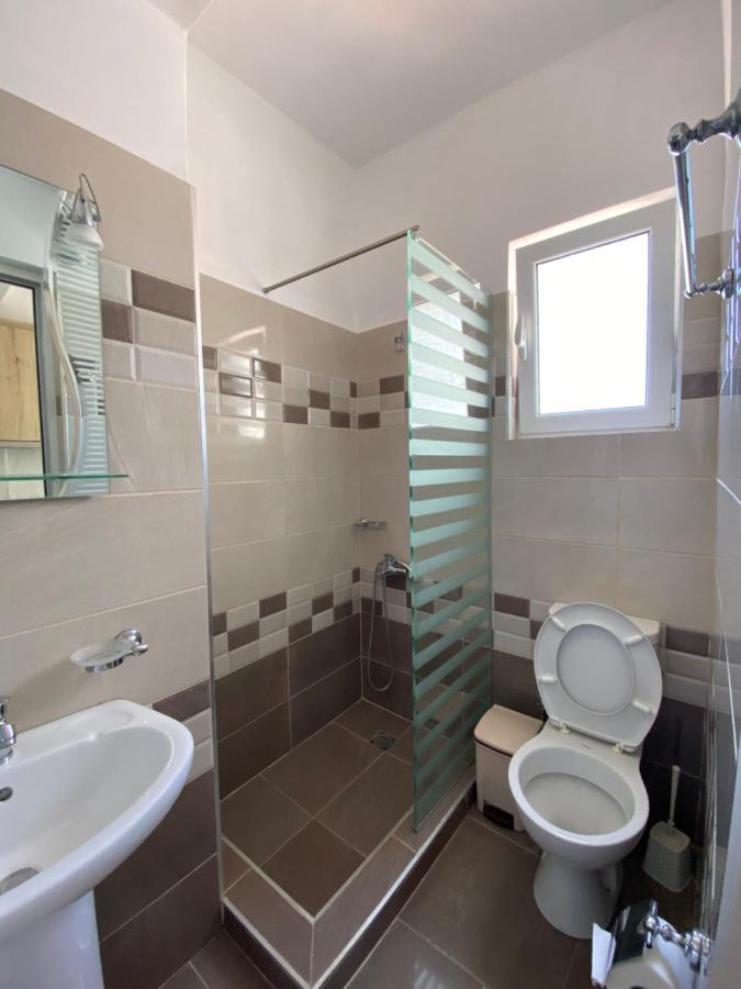 Hotel Andrea Sarandë エクステリア 写真