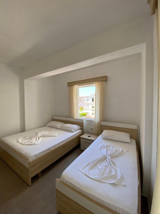 Hotel Andrea Sarandë エクステリア 写真
