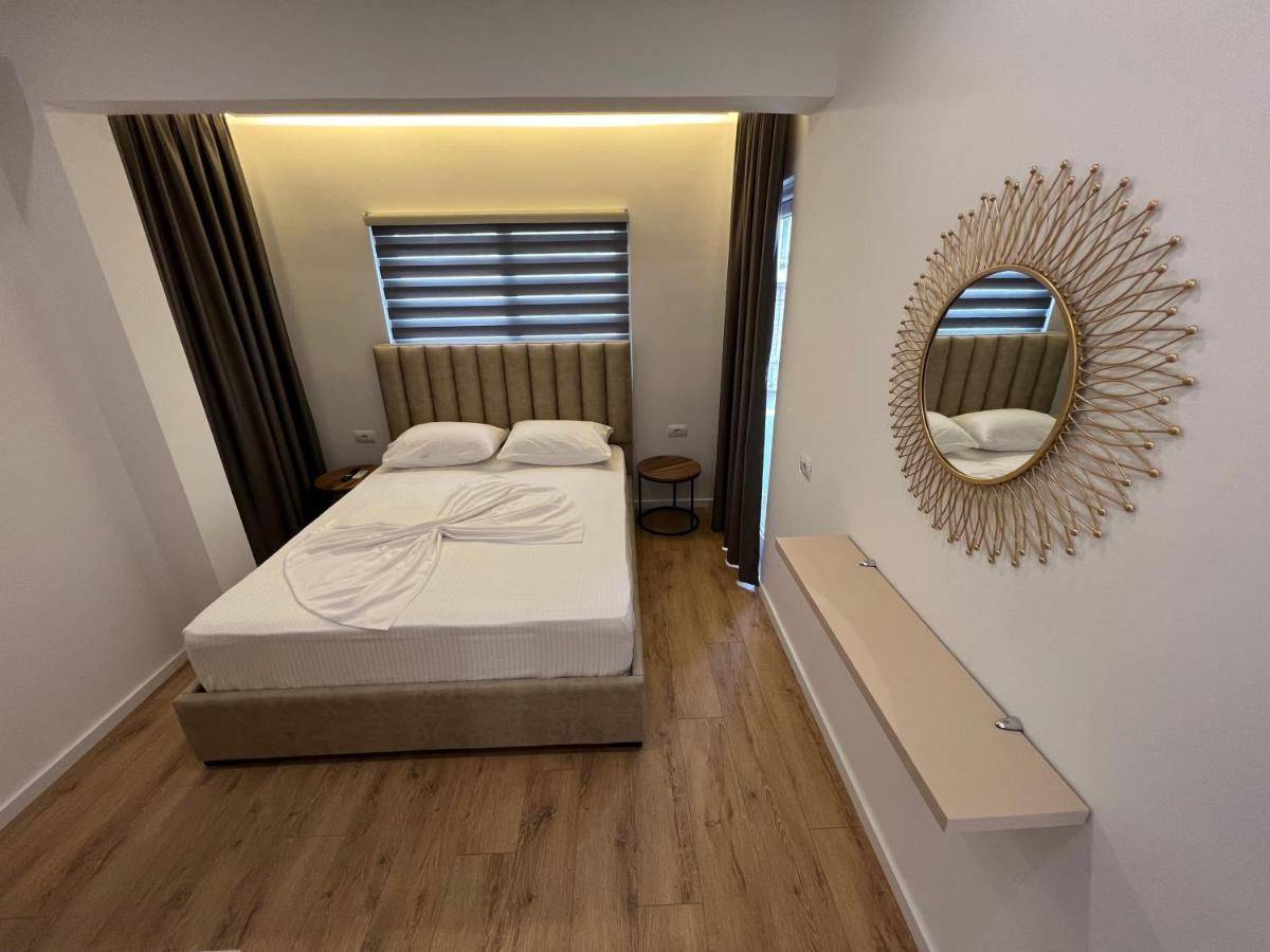 Hotel Andrea Sarandë エクステリア 写真