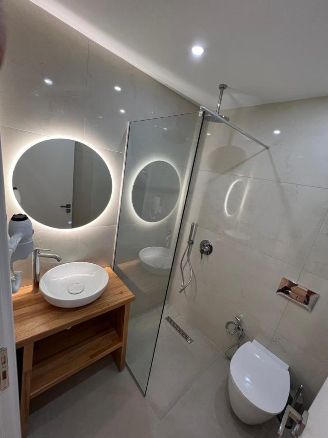 Hotel Andrea Sarandë エクステリア 写真
