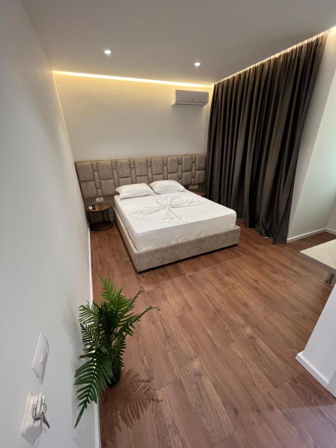 Hotel Andrea Sarandë エクステリア 写真