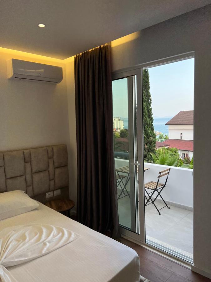 Hotel Andrea Sarandë エクステリア 写真