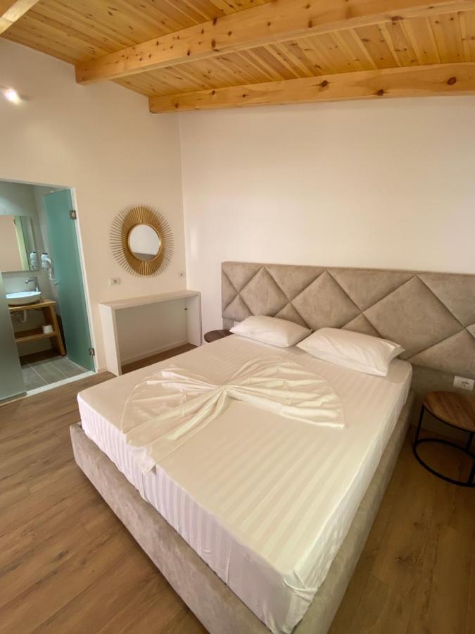 Hotel Andrea Sarandë エクステリア 写真