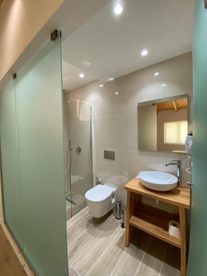 Hotel Andrea Sarandë エクステリア 写真