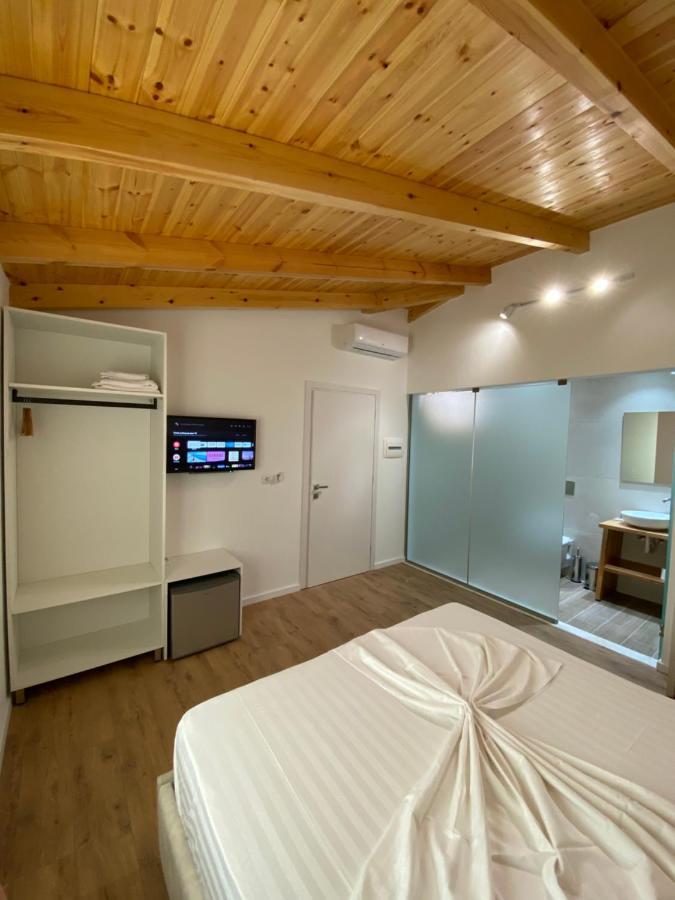 Hotel Andrea Sarandë エクステリア 写真
