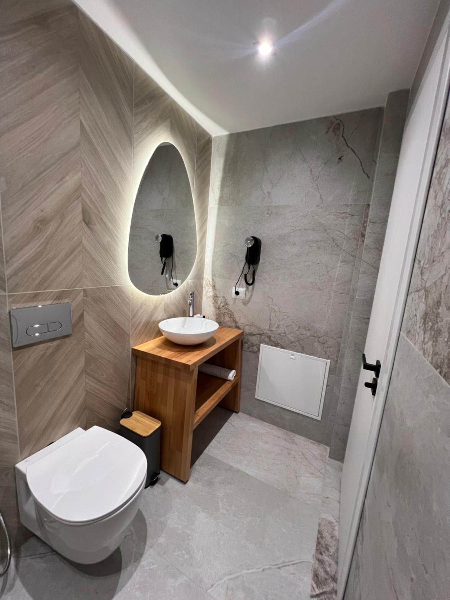 Hotel Andrea Sarandë エクステリア 写真