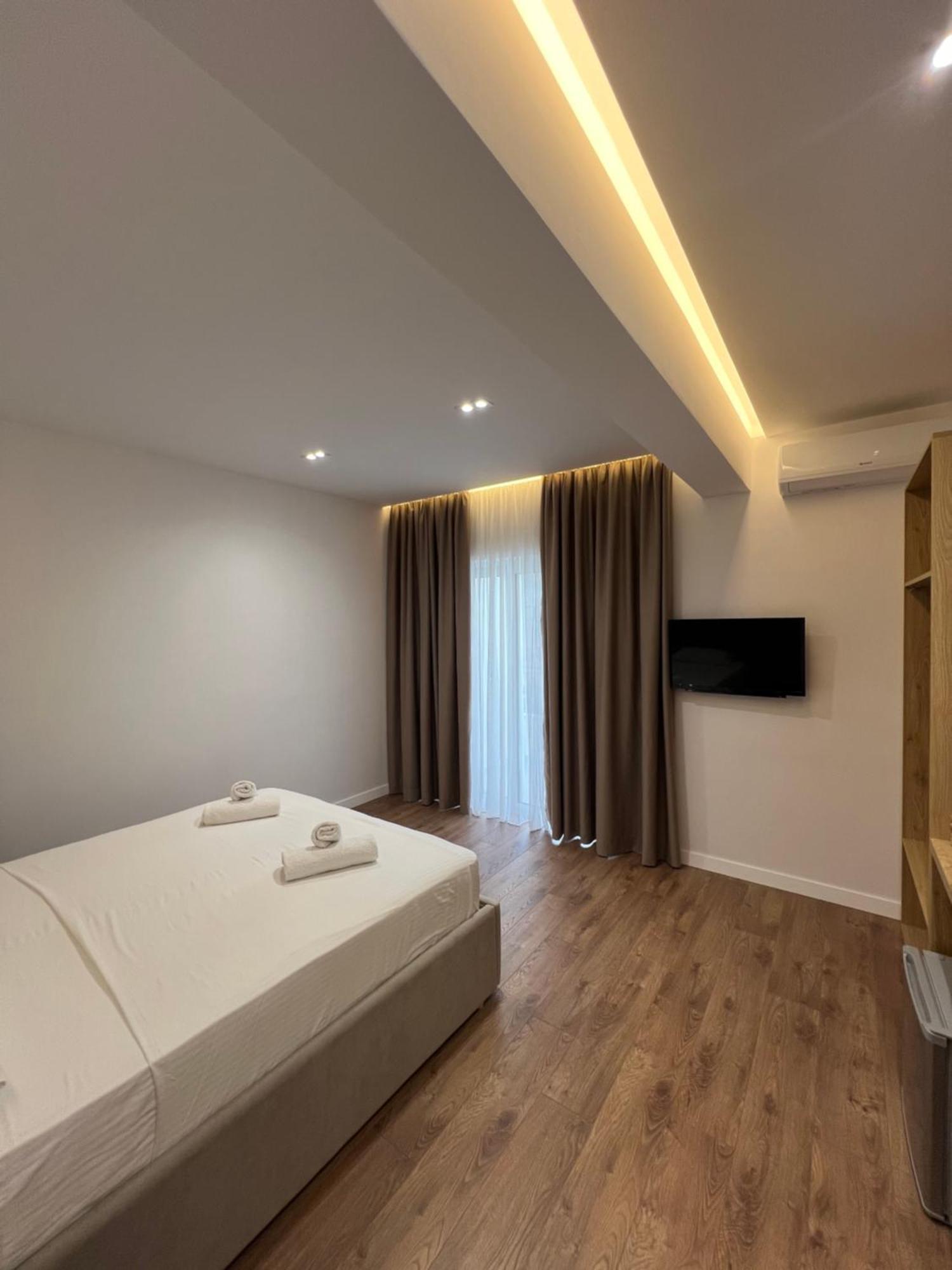 Hotel Andrea Sarandë エクステリア 写真