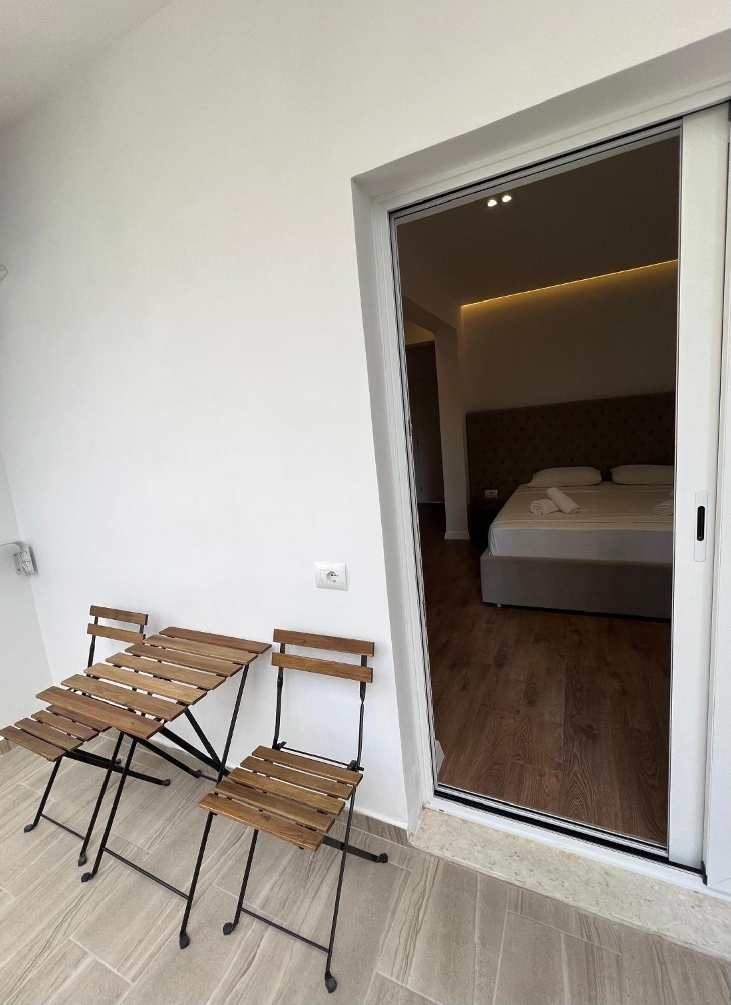 Hotel Andrea Sarandë エクステリア 写真