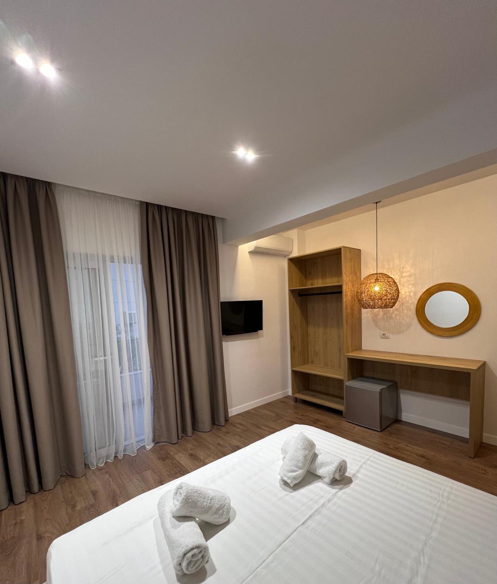 Hotel Andrea Sarandë エクステリア 写真