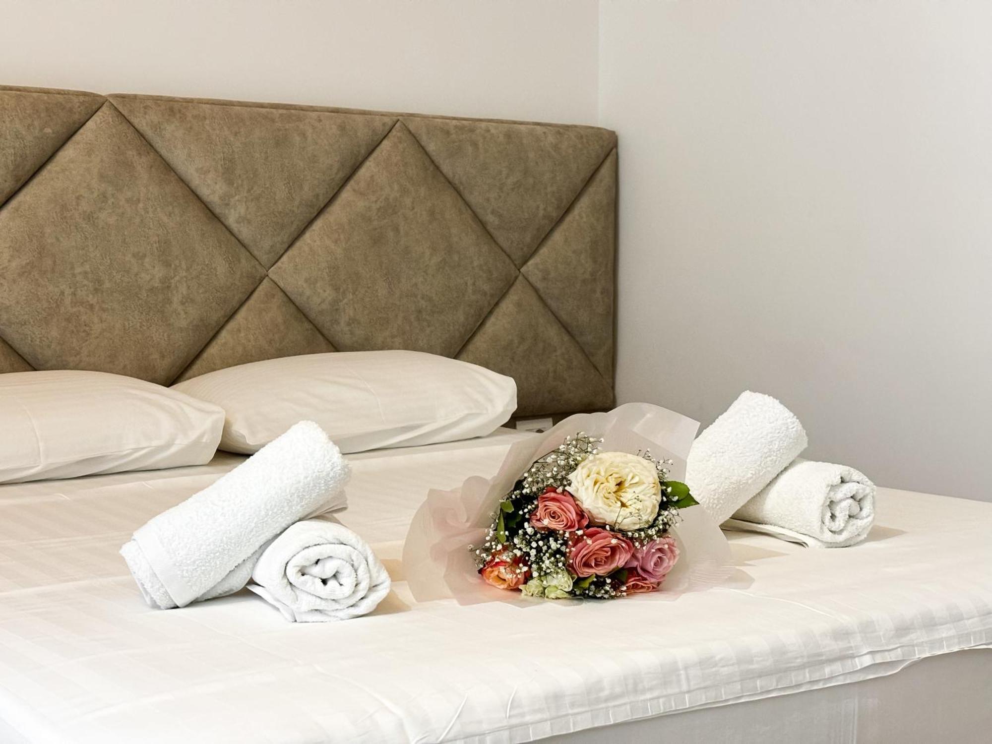 Hotel Andrea Sarandë エクステリア 写真