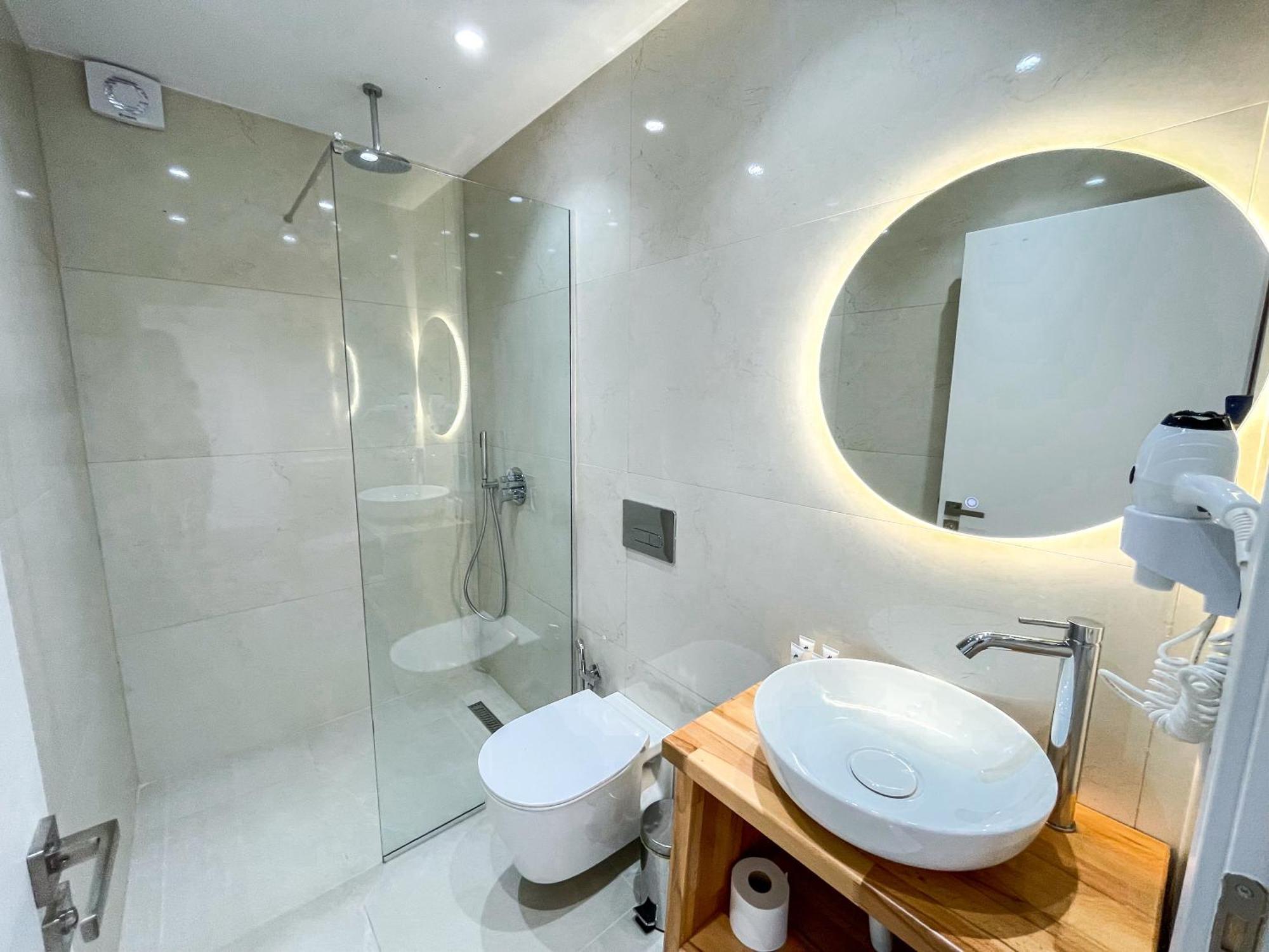 Hotel Andrea Sarandë エクステリア 写真