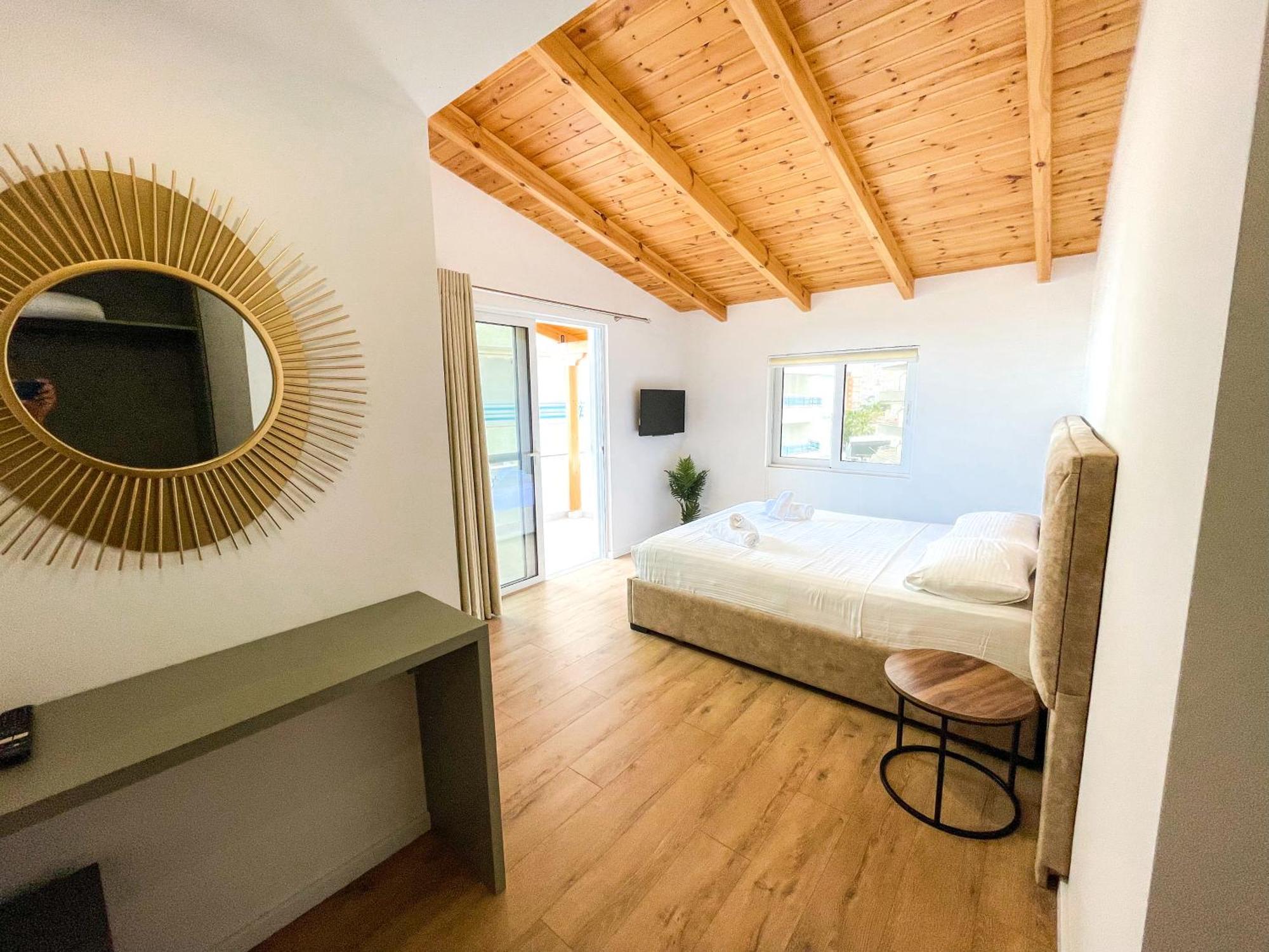 Hotel Andrea Sarandë エクステリア 写真
