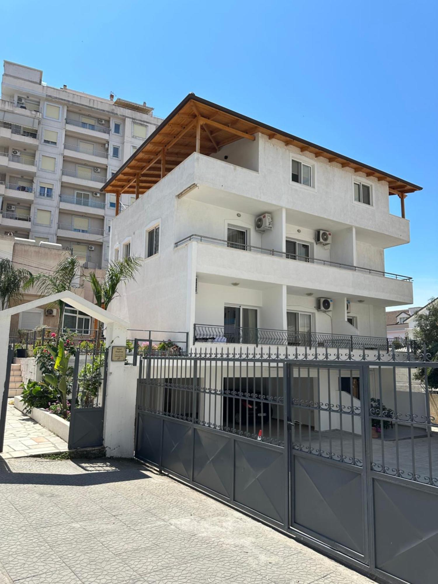 Hotel Andrea Sarandë エクステリア 写真
